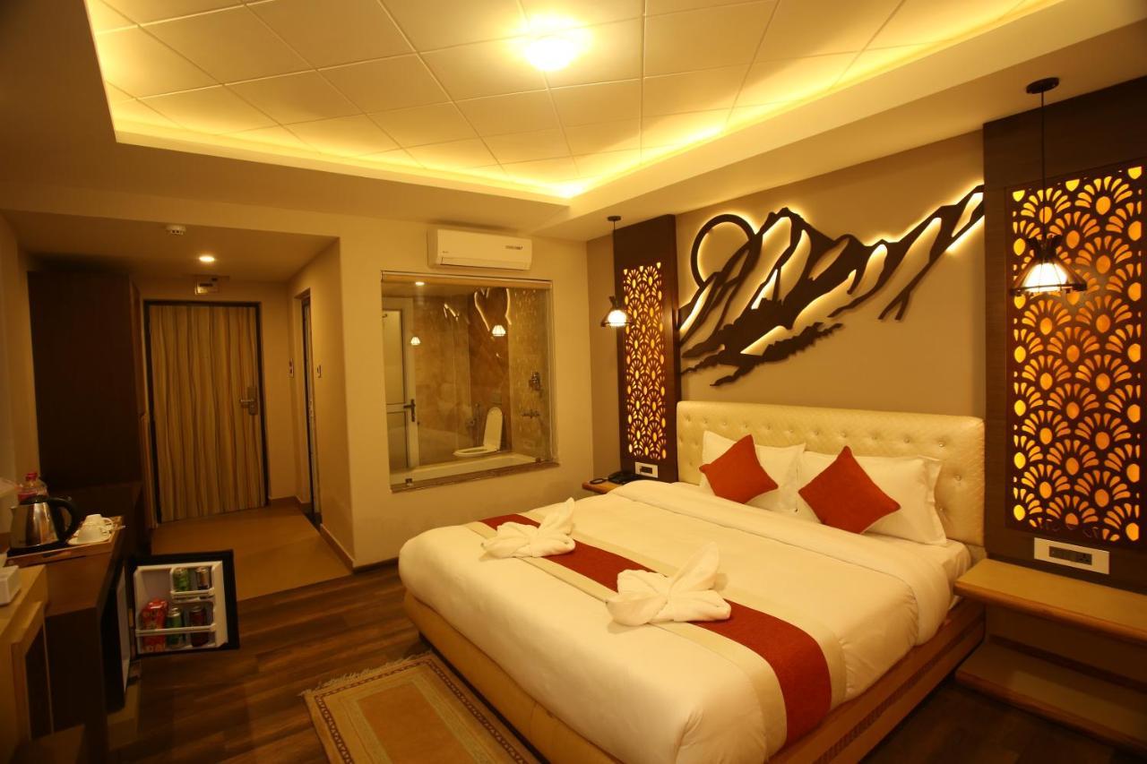 Hotel White Himal Pókhara Exteriér fotografie