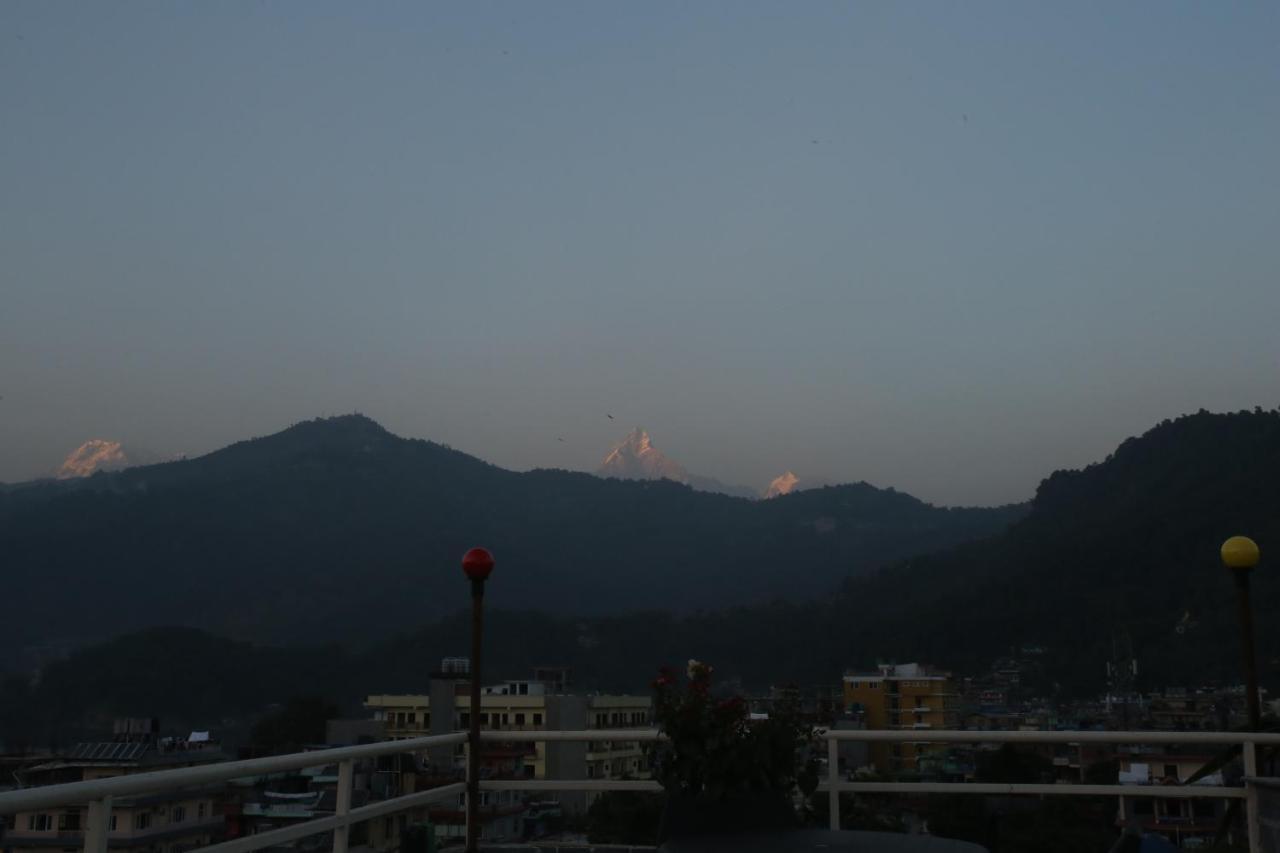 Hotel White Himal Pókhara Exteriér fotografie